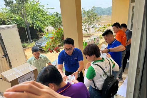 FPT Long Châu ủng hộ thêm 500 triệu đồng và 2 tấn thuốc cho đồng bào lũ lụt phía Bắc