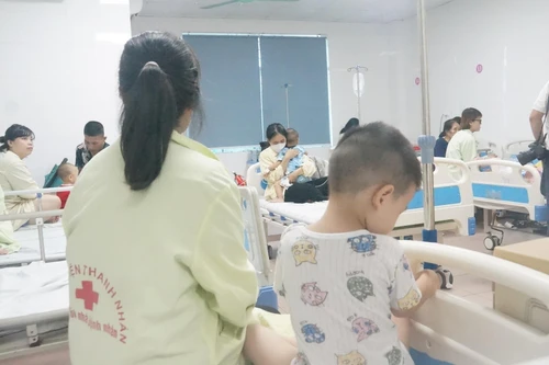 Hà Nội: Số trẻ viêm đường hô hấp nhập viện tăng vọt, lo ngại sau dịch cúm là dịch adeno 