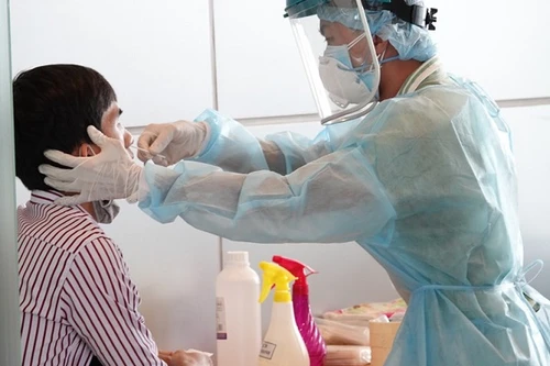 Hai thanh niên ở Hà Nội và Hòa Bình mắc Covid-19 sau khi về từ châu Âu