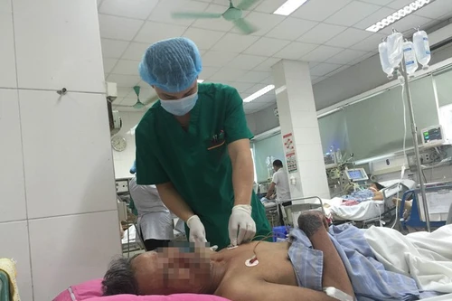 Thường xuyên ăn lòng lợn tiết canh, người đàn ông ở Hà Nội nhiễm liên cầu khuẩn