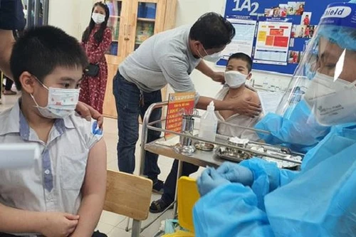 Hà Nội tăng 1.012 ca Covid-19, chưa ghi nhận trẻ gặp phản ứng nặng sau tiêm vaccine