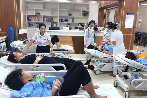 Hơn 150 công nhân ở Phú Thọ nhập viện nghi ngộ độc, Bộ Y tế yêu cầu làm rõ nguyên nhân