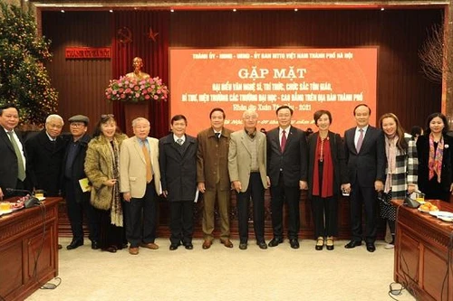 Bí thư Thành ủy Vương Đình Huệ mong giới trí thức, văn nghệ sĩ… góp sức đưa Hà Nội lên tầm cao mới