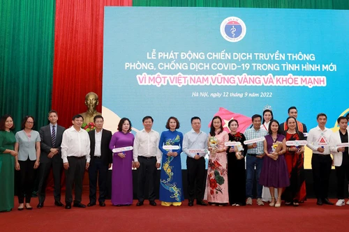 Nhiều hoa hậu, cầu thủ, diễn viên, tiktoker, KOLs... tham gia chiến dịch truyền thông phòng Covid-19