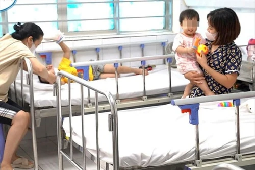 40% ca bệnh tay chân miệng nhiễm chủng EV71, số ca nặng tăng