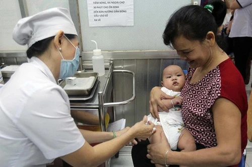 Thiếu vaccine tiêm chủng mở rộng do vướng “giấy tờ thủ tục”, vì sao?