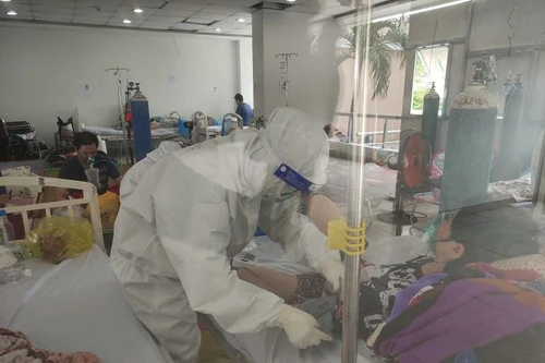  4.941 ca Covid-19 mới sáng 8-8, TP HCM xây bệnh viện dã chiến ngay trong khu công nghiệp