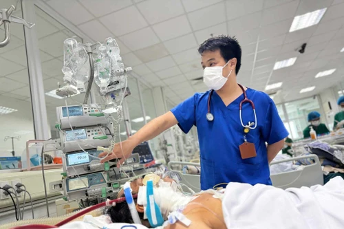 Hàng chục bệnh nhân nguy kịch vì mắc cúm, chuyên gia cảnh báo người có bệnh nền