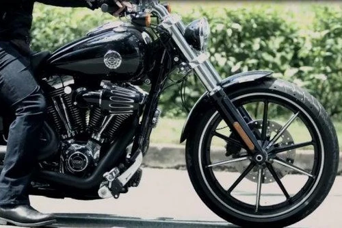 Đập mạnh vùng kín vào bình xăng, nam trung niên chấn thương tinh hoàn phải mổ cấp cứu