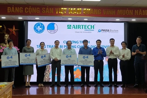 Năm bệnh viện ở Hà Nội được thụ hưởng buồng lấy mẫu Covid-19 trị giá 3,1 tỷ đồng