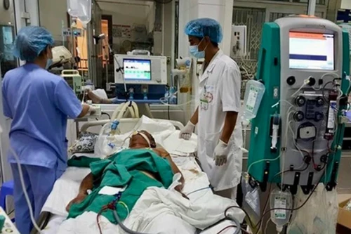 Hà Nội: Người đàn ông 50 tuổi tử vong sau khi ăn tiết canh lợn