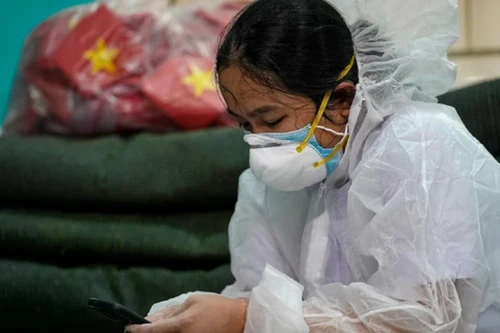 Gần 9.400 nhân viên y tế xin thôi việc trong 18 tháng trở lại đây