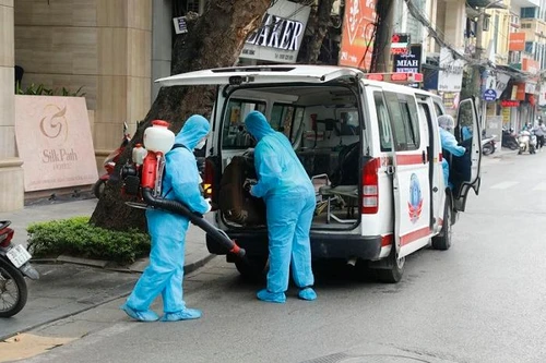 Nữ nhân viên Ngân hàng Public Bank ở phố Trần Huy Liệu dương tính với SARS-CoV-2