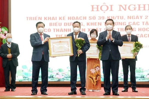 Hà Nội: Gắn việc học tập và làm theo gương Bác với thực hiện hai bộ Quy tắc ứng xử 