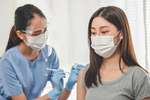 Liệu đến 15-9 Hà Nội có hoàn thành tiêm mũi 1 vaccine Covid-19 cho toàn bộ người trên 18 tuổi?