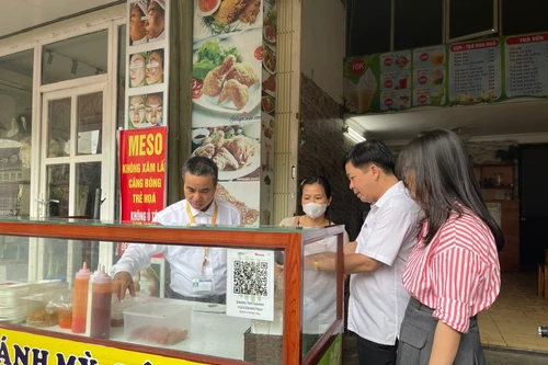 Hà Nội kiểm tra trên 35.000 cơ sở dịch vụ ăn uống, 15% cơ sở vi phạm