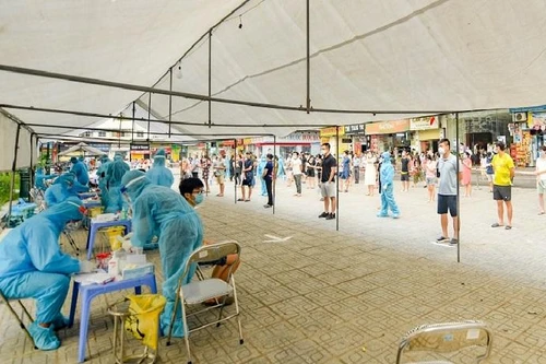 CDC Hà Nội: Nhân viên lấy mẫu "quên" sát khuẩn găng tay, người dân có quyền nhắc nhở