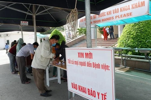 Hai điều dưỡng Bệnh viện Thanh Nhàn mắc Covid-19: Nghi bị lây trong lúc thay đồ bảo hộ