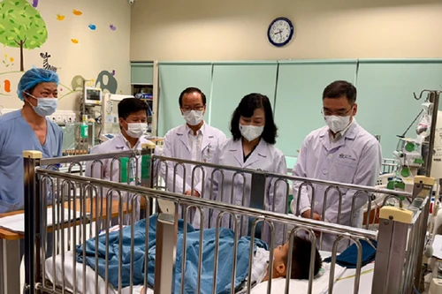 Vụ đòi nộp đủ tiền mới cấp cứu: Đình chỉ một số nhân viên y tế để xác minh