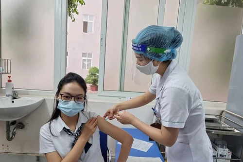 Tiêm vaccine Covid-19 để tạo miễn dịch cộng đồng cho Hà Nội là đòi hỏi cấp thiết