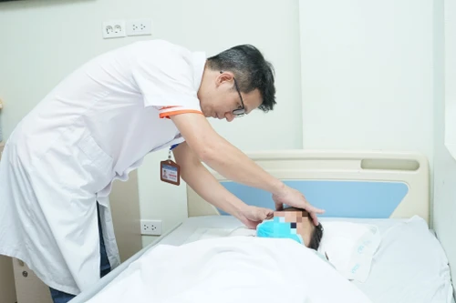 Đau đầu kéo dài nhiều tuần, bé gái 9 tuổi được phát hiện có khối u não lớn