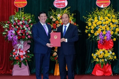 Thủ tướng trao quyết định bổ nhiệm và giao 10 nhiệm vụ cho Bộ trưởng Y tế Nguyễn Thanh Long