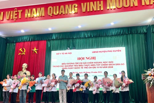 Hà Nội biểu dương trẻ em gái chăm ngoan, học giỏi trong các gia đình tiêu biểu