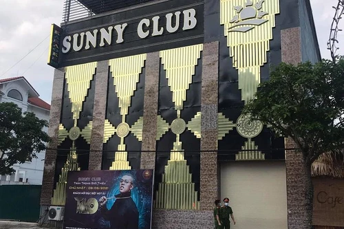 Nữ nhân viên quán bar mắc Covid-19 ở Hà Nội: Tiếp rất nhiều khách hát karaoke, di chuyển dày đặc