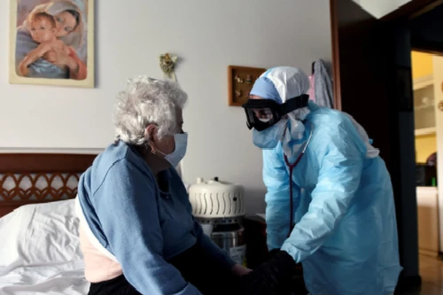 Hà Nội tăng thêm 31.899 ca Covid-19 nhưng số ca đang điều trị giảm 24.000 trường hợp