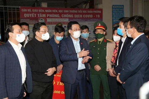 Thường trực Thành ủy Hà Nội kiểm tra đột xuất công tác chống dịch Covid-19 tại Xuân Phương