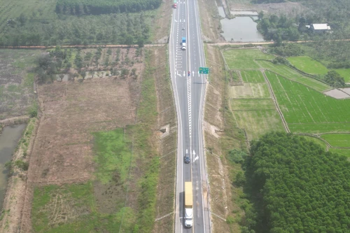 Thủ tướng: Đầu tư sớm nhất các tuyến cao tốc 2 làn xe để tránh tai nạn như vụ Cam Lộ - La Sơn