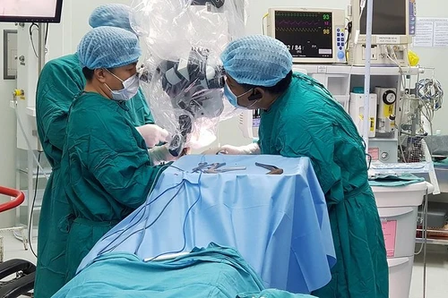 Suýt liệt cả hai chân vì đau lưng hơn 2 năm nhưng chủ quan không chịu đến bệnh viện