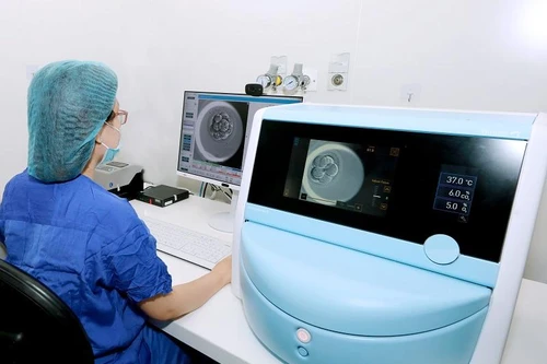 Hỗ trợ thụ tinh trong ống nghiệm cho 76 cặp vợ chồng hiếm muộn