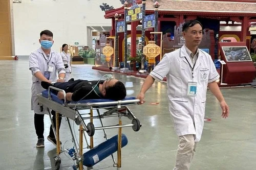 Hỗ trợ y tế kịp thời cho khách tham quan Triển lãm 80 năm thành tựu đất nước