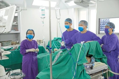 Mổ ruột thừa, bất ngờ phát hiện khối u chèn ép gây xẹp phổi