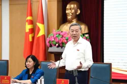 Tổng Bí thư Tô Lâm tiếp xúc cử tri Hà Nội, kiểm tra điểm phục vụ hành chính công phường Đống Đa
