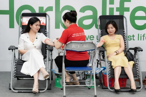 Tiếp nhận gần 300 đơn vị máu từ Herbalife Việt Nam 