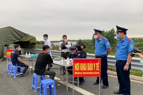 Nóng: Quảng Ninh đóng cửa các bến đò, lập chốt kiểm soát mọi tuyến đường từ Hải Dương vào tỉnh này