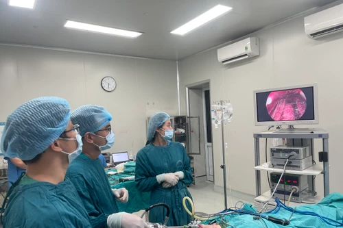 Phẫu thuật qua đường miệng giúp cô gái trẻ bị ung thư tuyến giáp ở Hà Nội không để lại sẹo