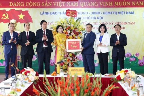 Bí thư Thành ủy Hà Nội: Mỗi cán bộ y tế hãy là tấm gương sáng về chuyên môn và đạo đức