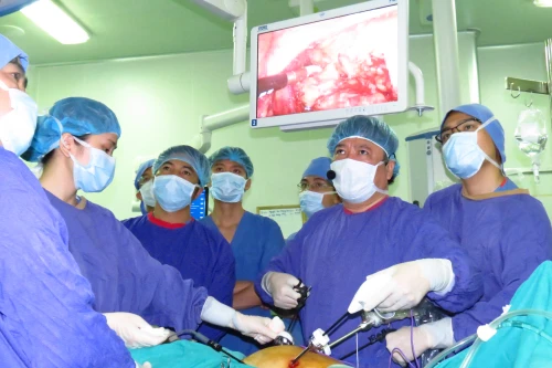 Từ 1-3, Bệnh viện Việt Đức hạn chế mổ phiên và xét nghiệm do cạn kiệt vật tư