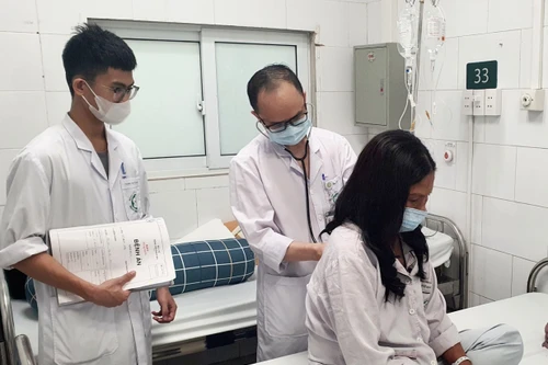 Ba nhân viên làm bếp tại một nhà hàng ở Hà Nội nhập viện vì ngộ độc khí CO