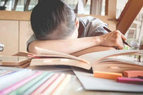 Căng thẳng ôn thi vào lớp 10, nam sinh nhập viện vì loét, thủng dạ dày