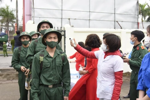 Sáng nay, gần 4.000 thanh niên Thủ đô lên đường nhập ngũ làm nghĩa vụ quân sự