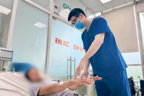 Thợ xây 42 tuổi nhập viện cấp cứu, nguy kịch do sốc nhiệt