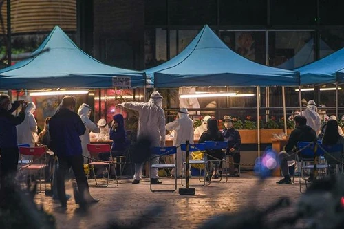 Ca Covid-19 là nhân viên ngân hàng ở Đống Đa: Lấy mẫu xét nghiệm nghìn người trong đêm