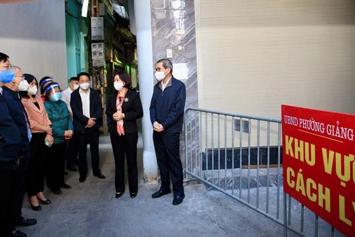 Lãnh đạo Thành ủy Hà Nội đề nghị các quận sẵn sàng điều trị F0 thể nhẹ tại cơ sở