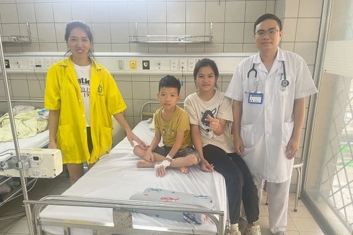 Bé trai đuối nước được chị gái 11 tuổi cứu sống nhờ kiến thức sơ cứu học ở trường