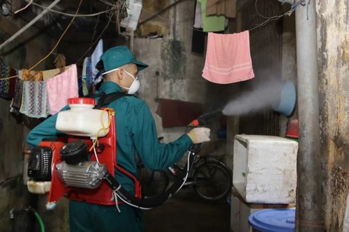 Số mắc tay chân miệng tại Hà Nội bất ngờ tăng vọt, lo ngại sốt xuất huyết sau bão số 3