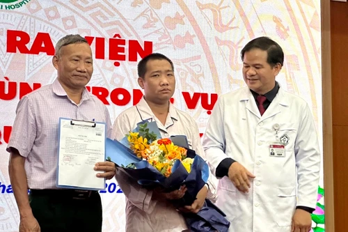 Sau gần 2 tháng điều trị, nạn nhân cuối cùng trong vụ cháy chung cư mini xuất viện